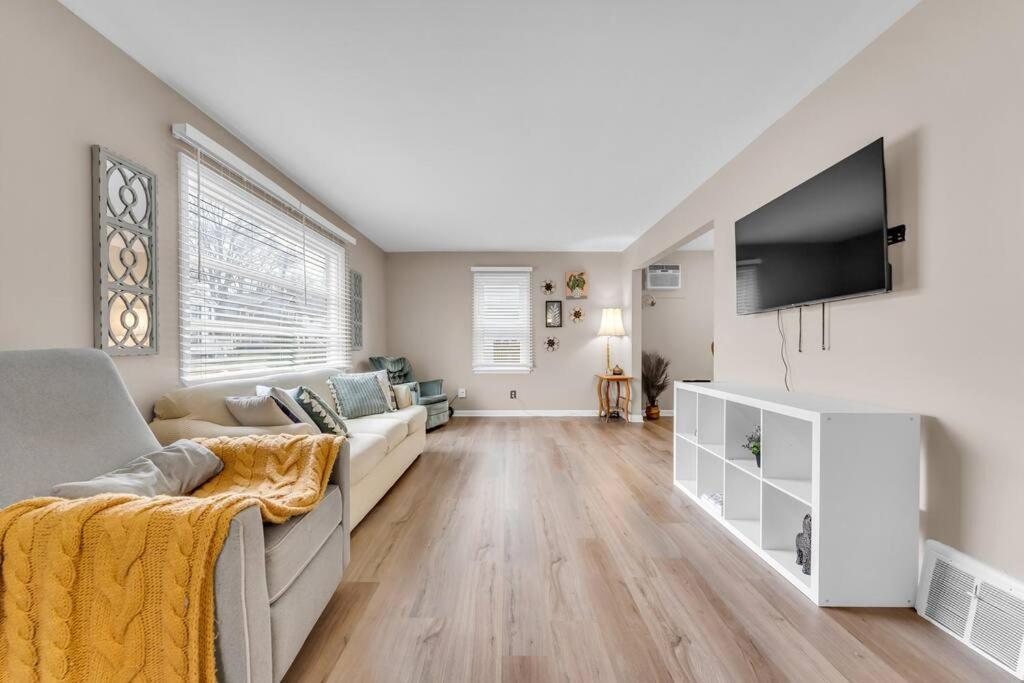 Central Falls Hideaway Кайахога-Фолс Экстерьер фото