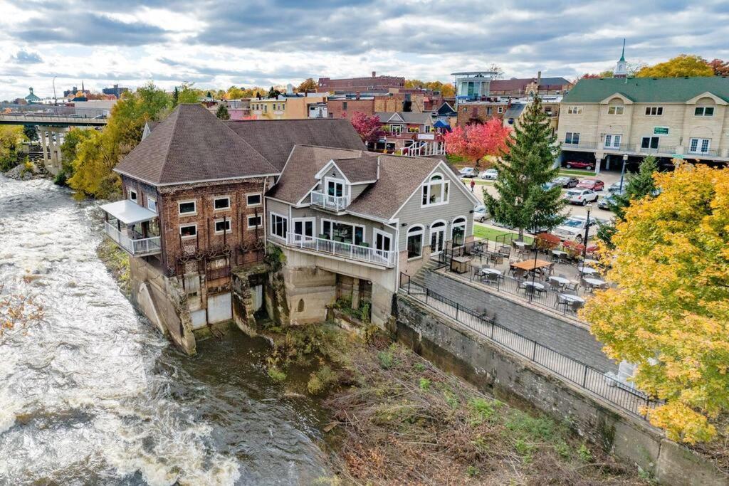 Central Falls Hideaway Кайахога-Фолс Экстерьер фото